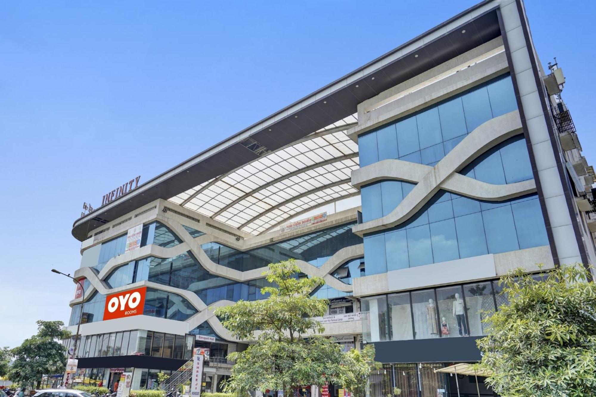 Hotel O Infinity Surat Ngoại thất bức ảnh